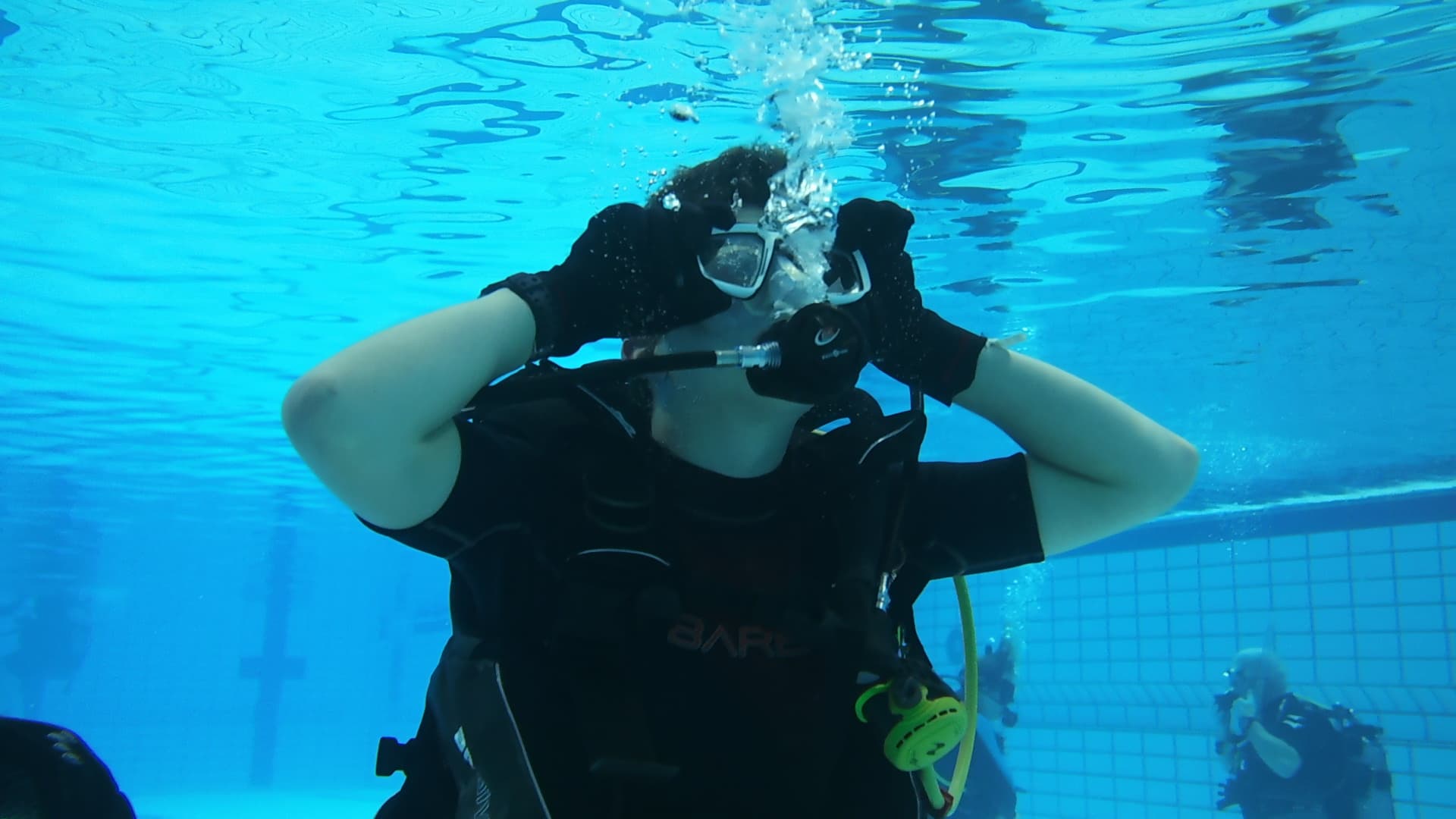 Bril klaren in zwembad